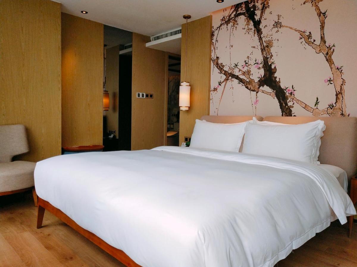 Howard Johnson Riverview Hotel Cantão Exterior foto
